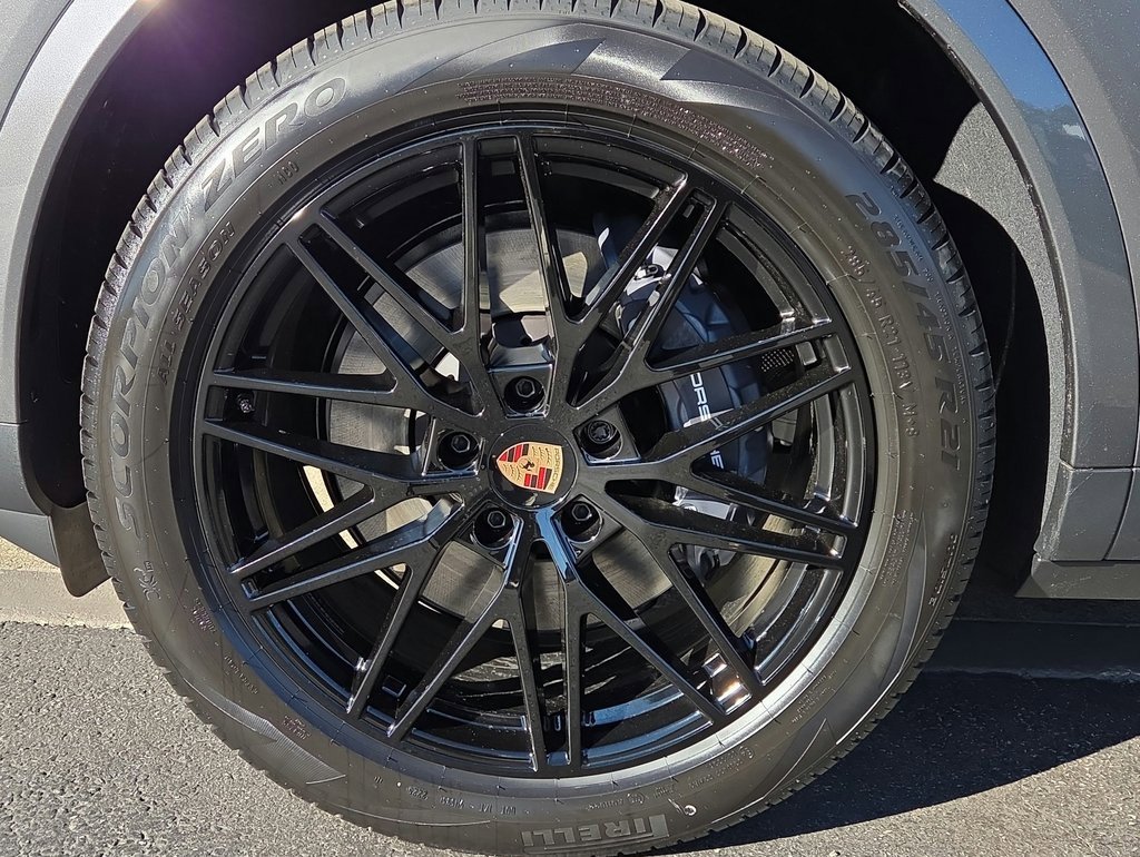 New 2026 Porsche Cayenne Coupe image 24