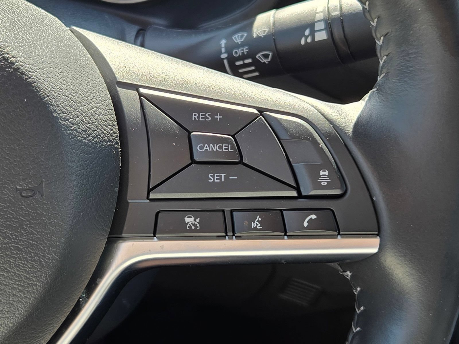 Used 2025 Nissan Sentra SV w/ All-Weather Package FWD image 31