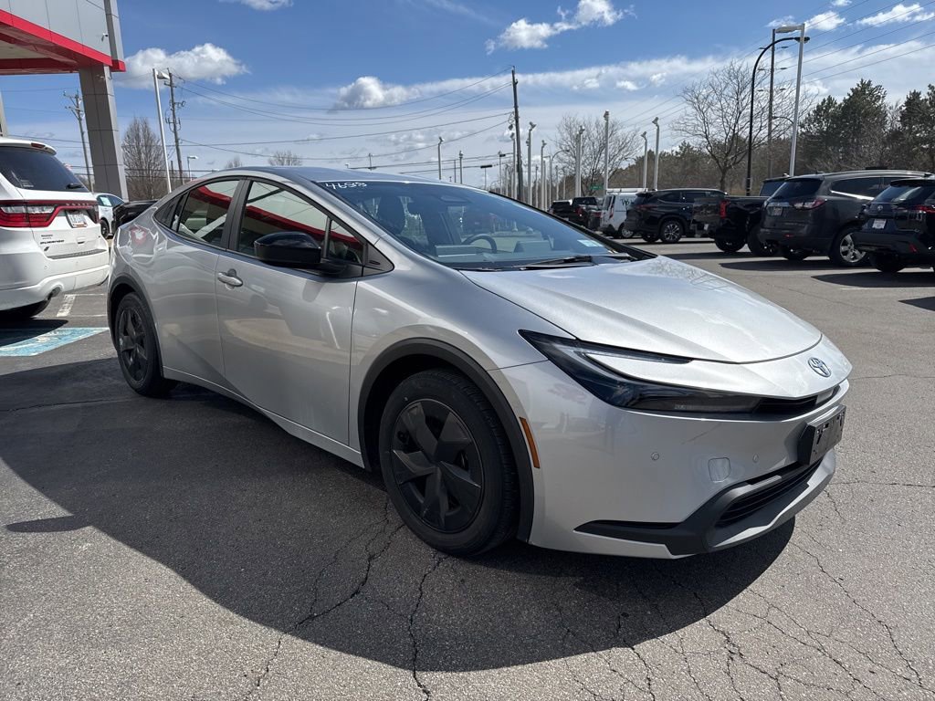 Used 2025 Toyota Prius LE image 7