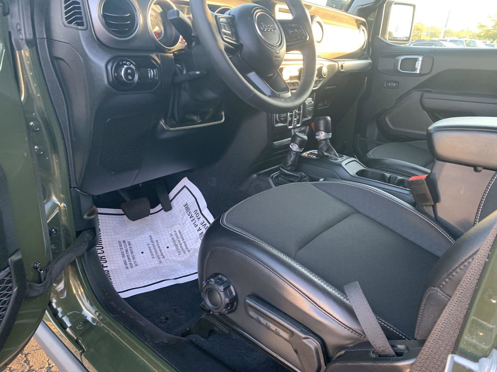 Used 2023 Jeep Gladiator Sport image 15