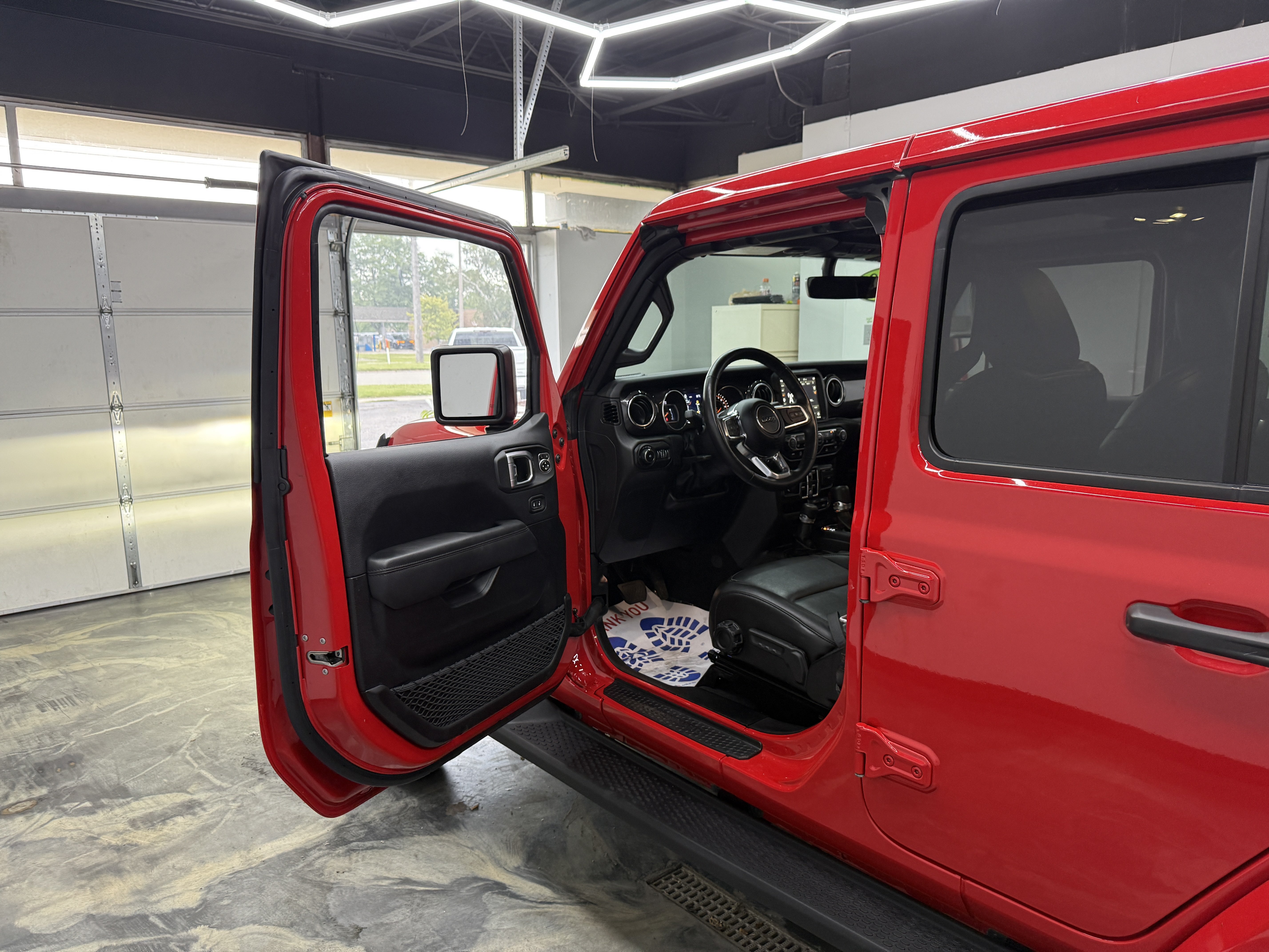 Used 2022 Jeep Wrangler Unlimited Sahara w/ Altitude AWD/4WD image 8
