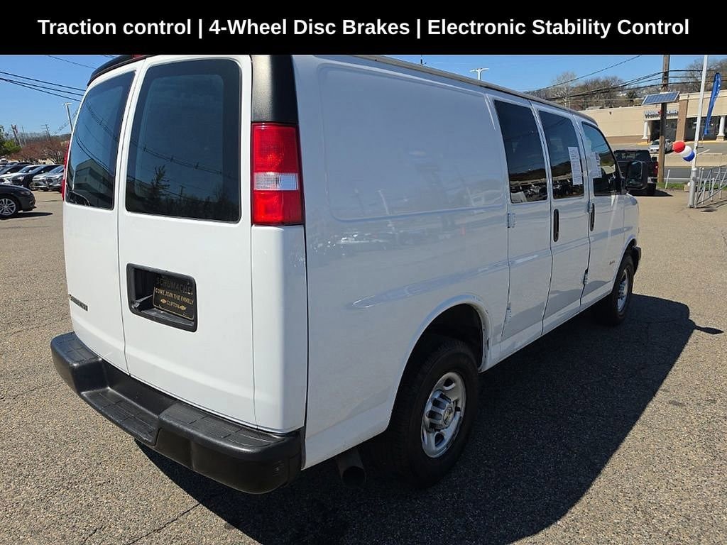 Used 2021 Chevrolet Express 2500 RWD image 3