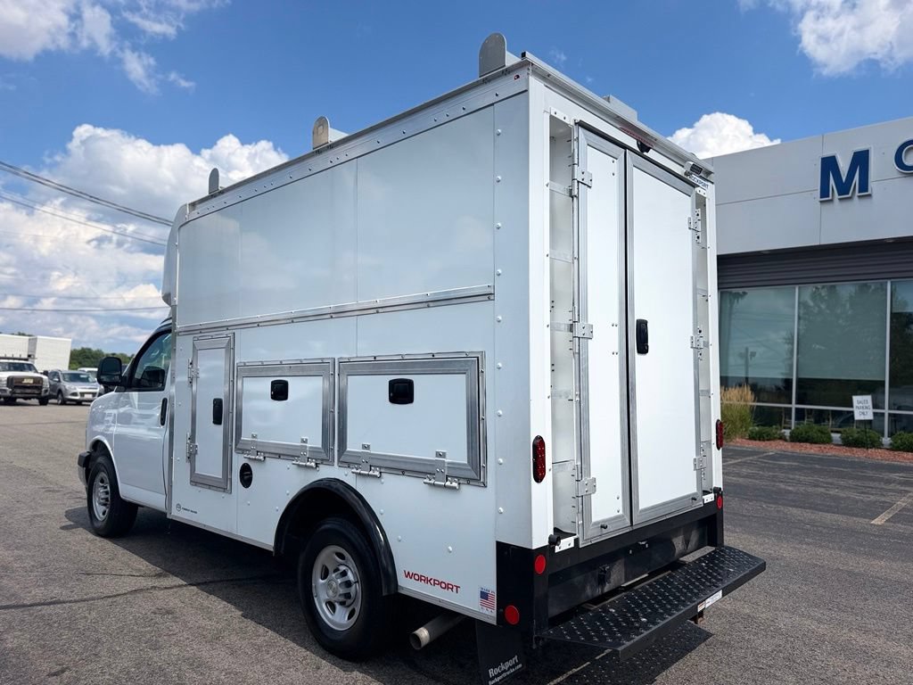 Used 2025 Chevrolet Express 3500 w/ Power Convenience Package RWD image 5