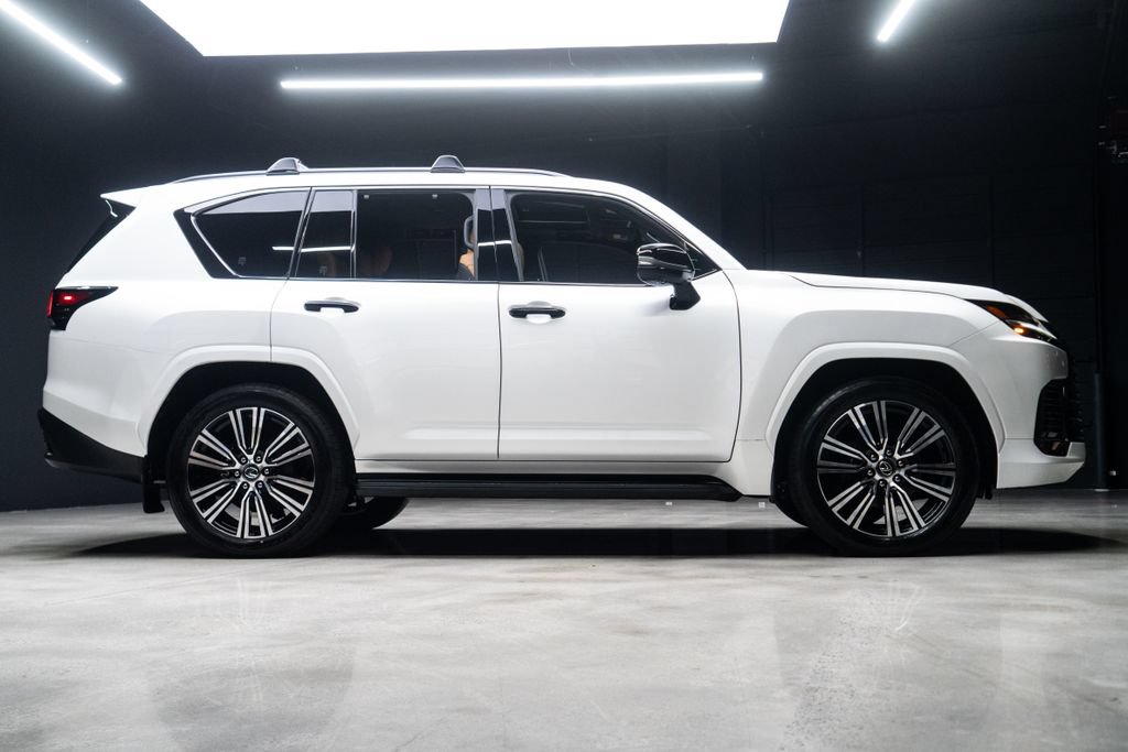 Used 2025 Lexus LX 600 4WD w/ Appearance Package image 10