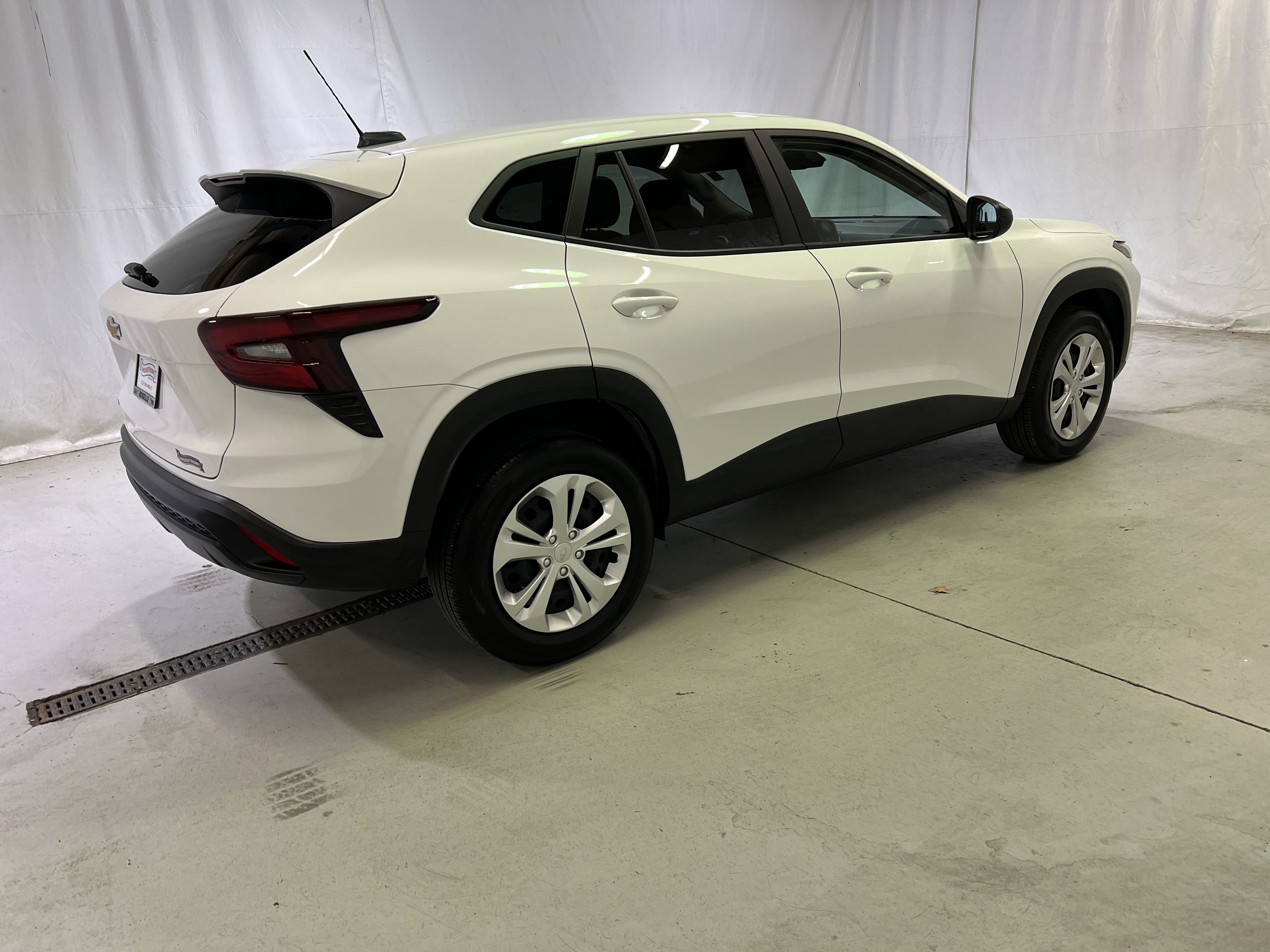 Certified 2024 Chevrolet Trax LS FWD image 11