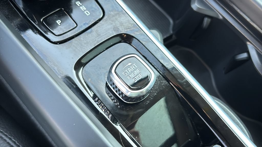 Certified 2025 Volvo XC60 B5 Plus AWD/4WD image 14