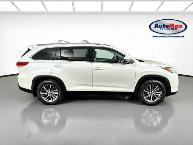 Used 2019 Toyota Highlander XLE AWD/4WD image 10