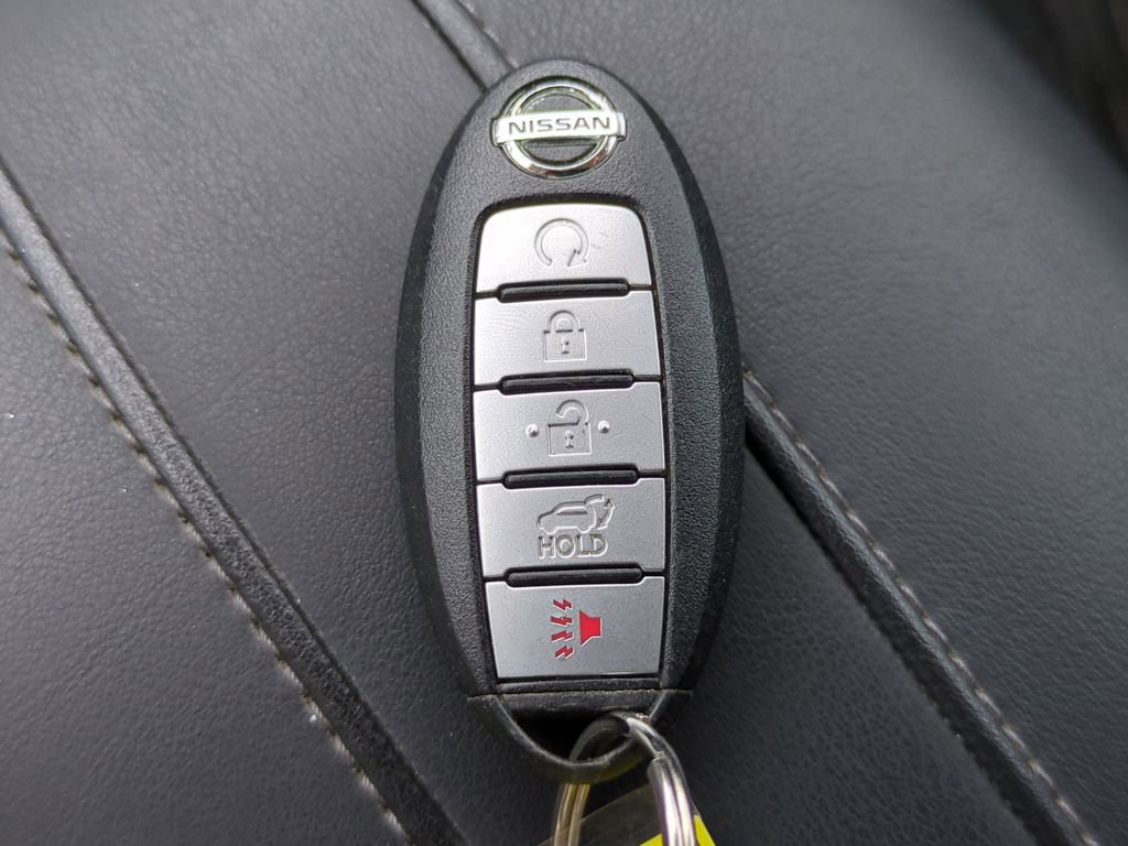 Used 2018 Nissan Rogue SV image 25