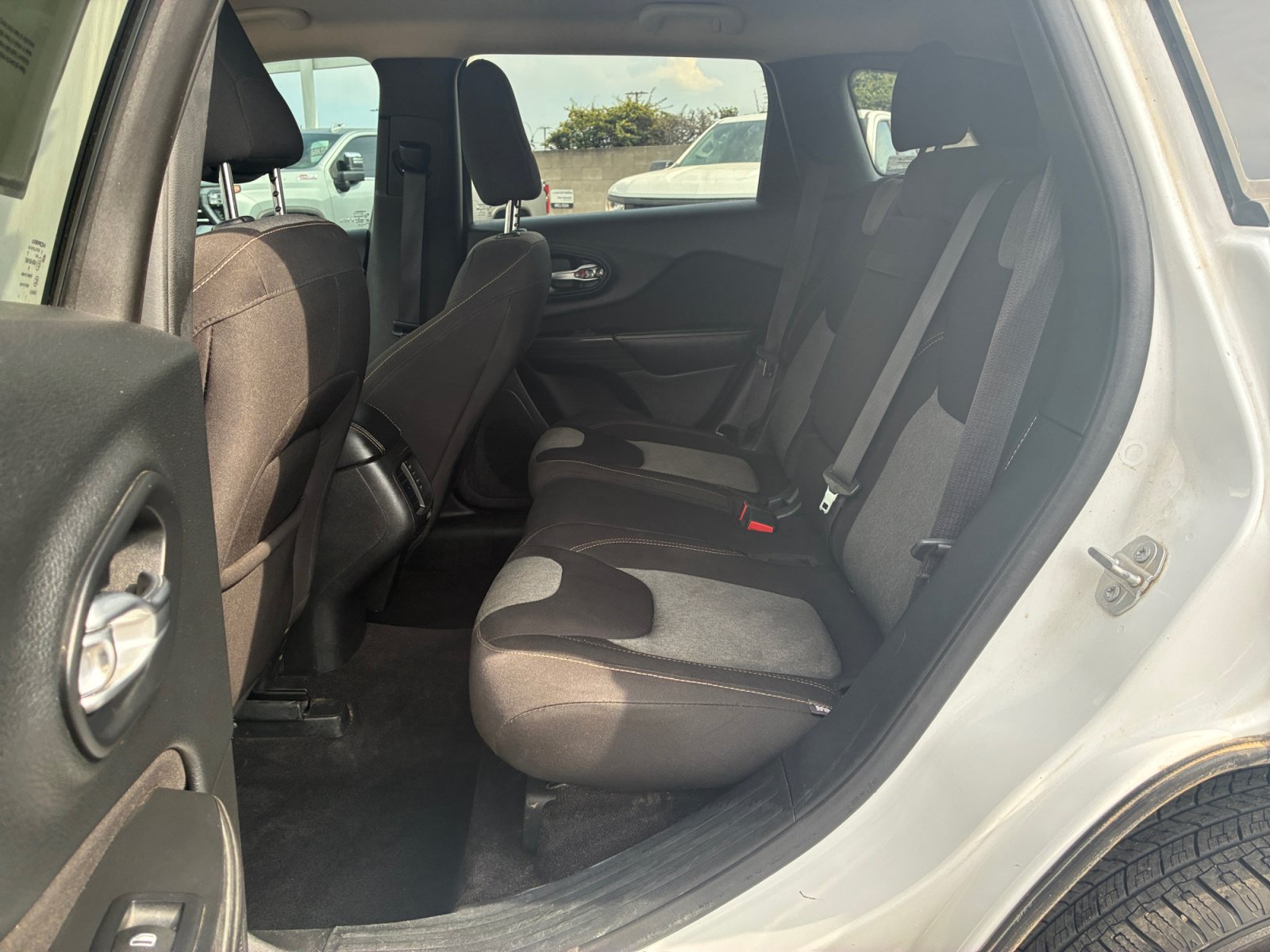 Used 2017 Jeep Cherokee Sport FWD image 24