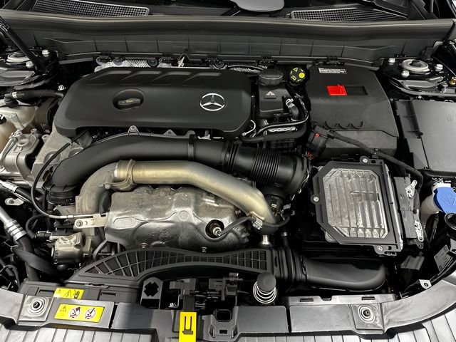 Used 2025 Mercedes-Benz GLB 250 4MATIC image 10