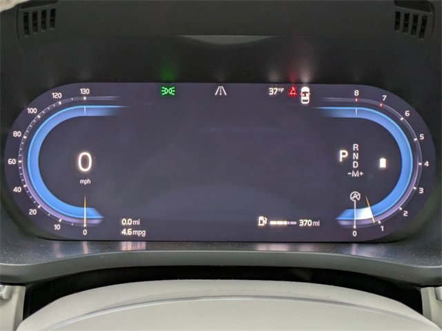 New 2025 Volvo XC60 B5 Plus w/ Climate Package image 28