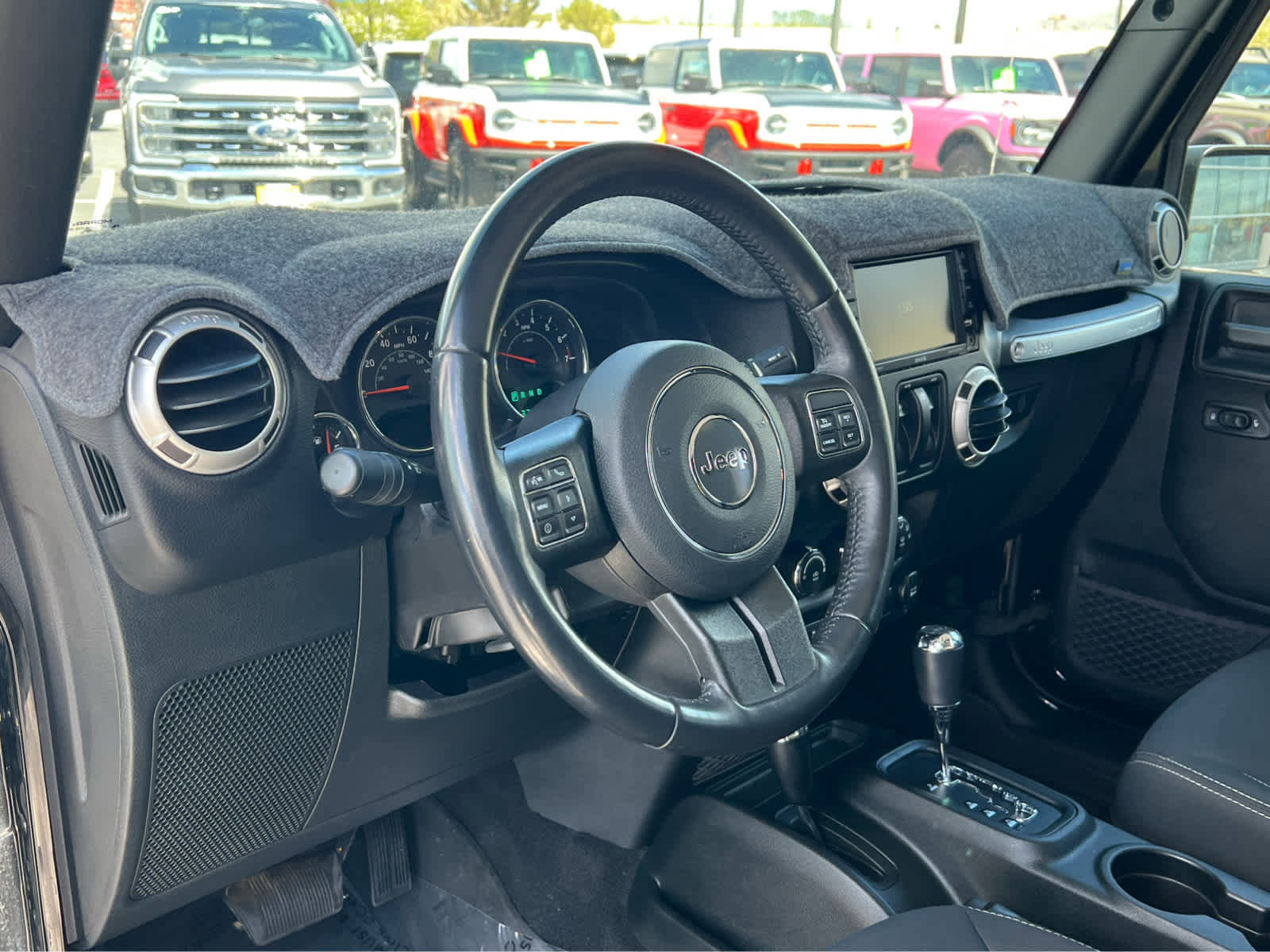 Used 2018 Jeep Wrangler Sahara w/ Connectivity Group image 25