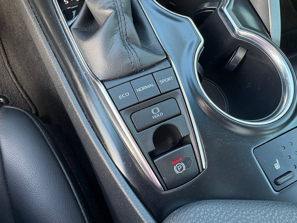 Used 2018 Toyota Camry XLE image 21