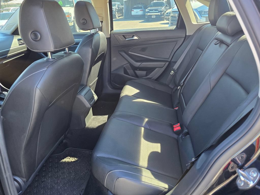 Used 2019 Volkswagen Jetta SEL w/ Cold Weather Package FWD image 16