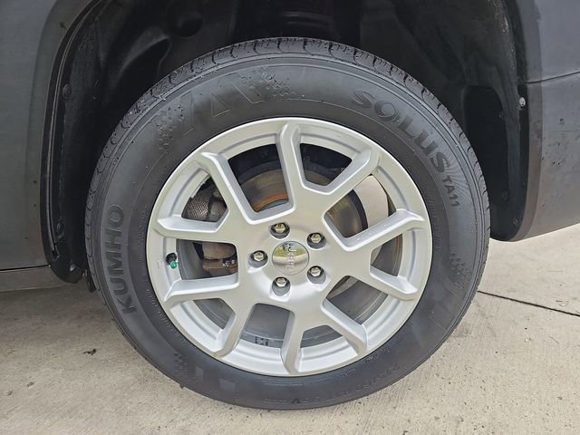 Used 2019 Jeep Renegade Latitude FWD image 31