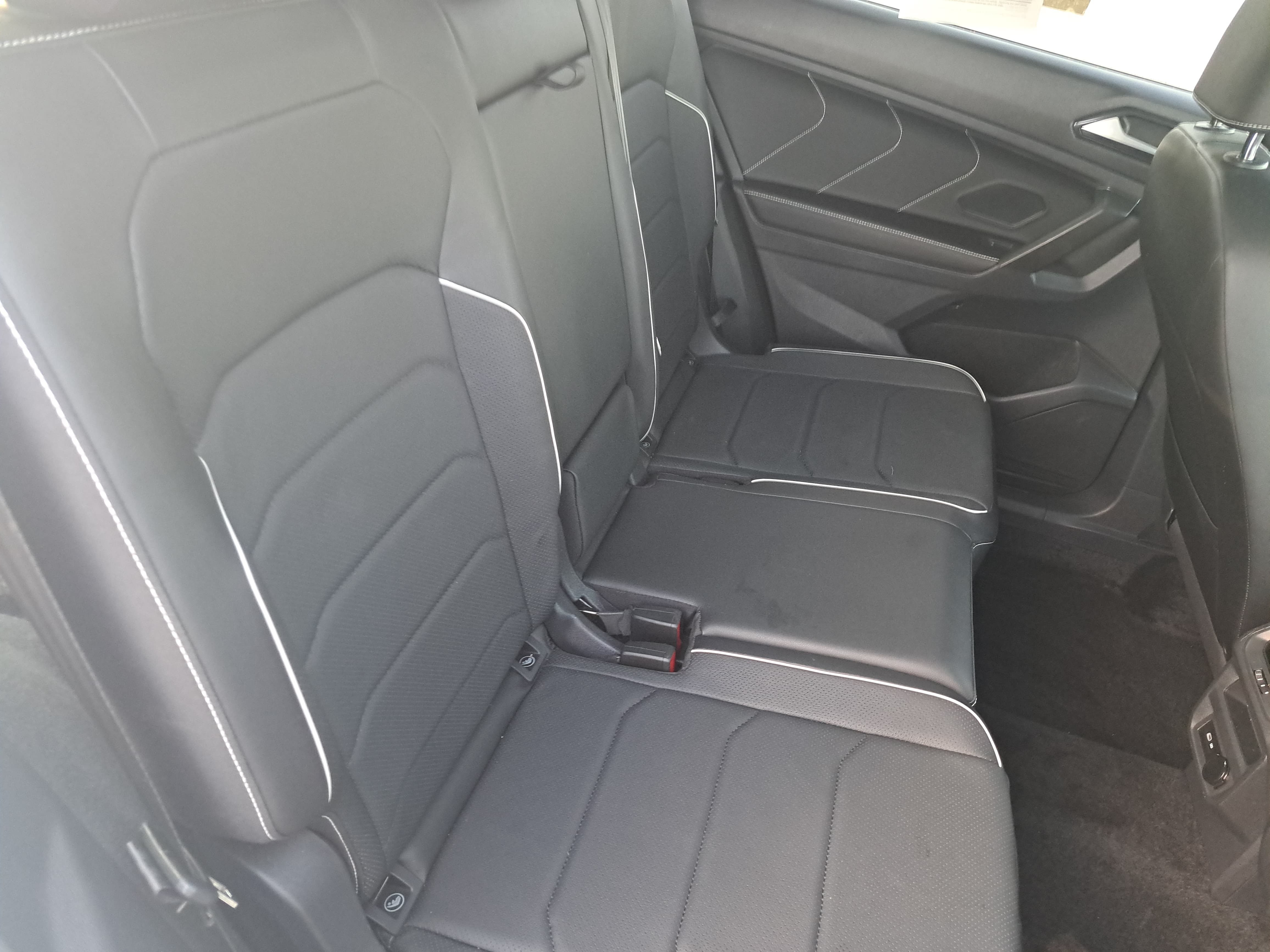 Certified 2023 Volkswagen Tiguan SEL R-Line AWD/4WD image 12
