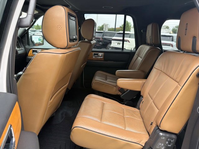 Used 2013 Lincoln Navigator L 4WD image 16