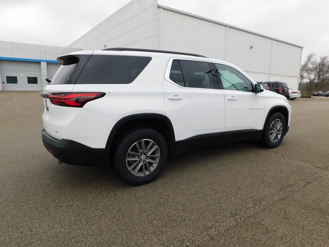 Used 2023 Chevrolet Traverse LT image 3