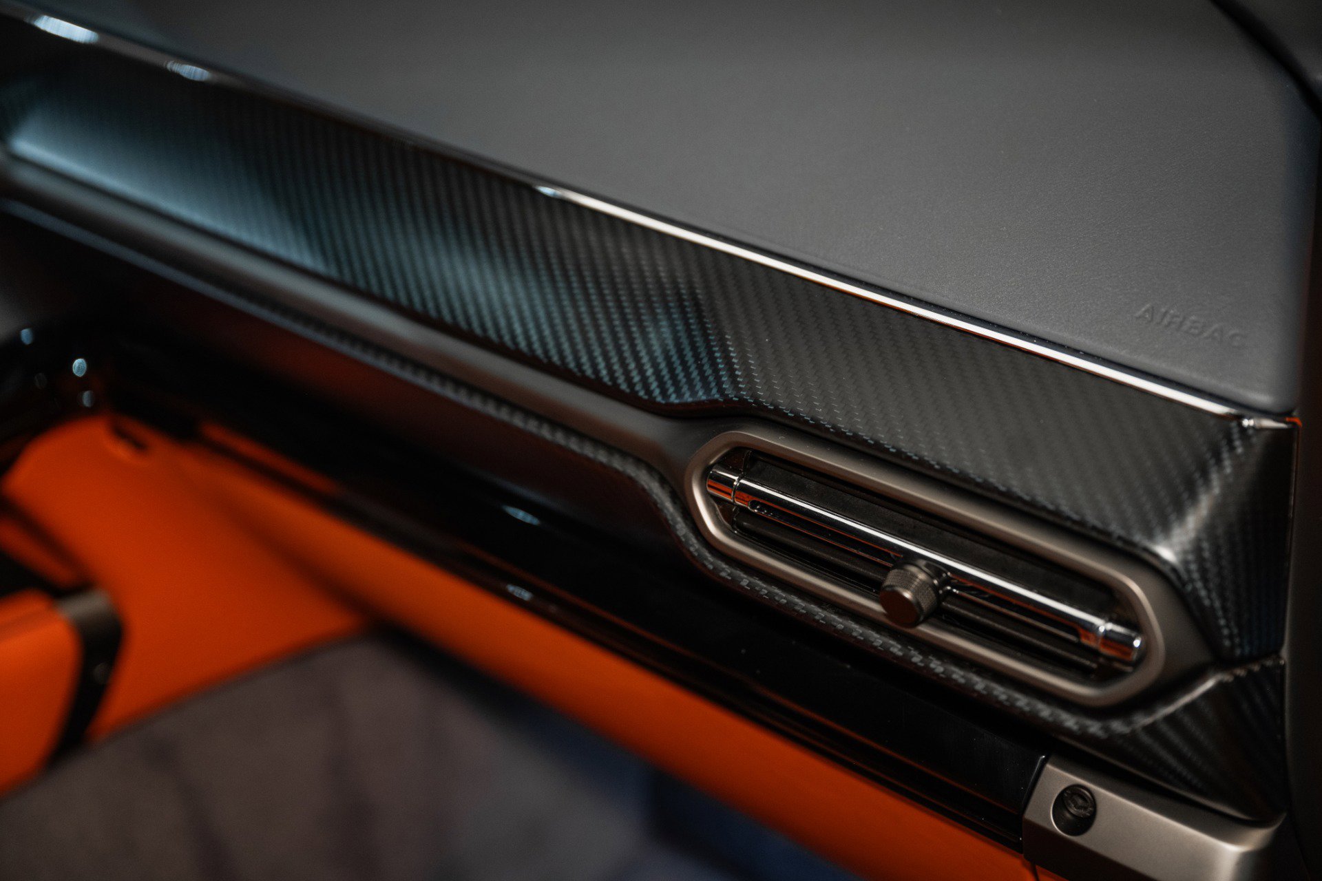 Used 2025 Aston Martin V8 Vantage Coupe image 34