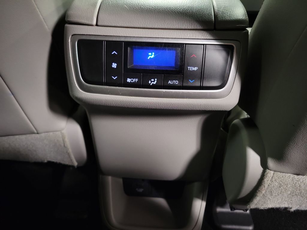 Used 2018 Toyota Highlander Limited image 28