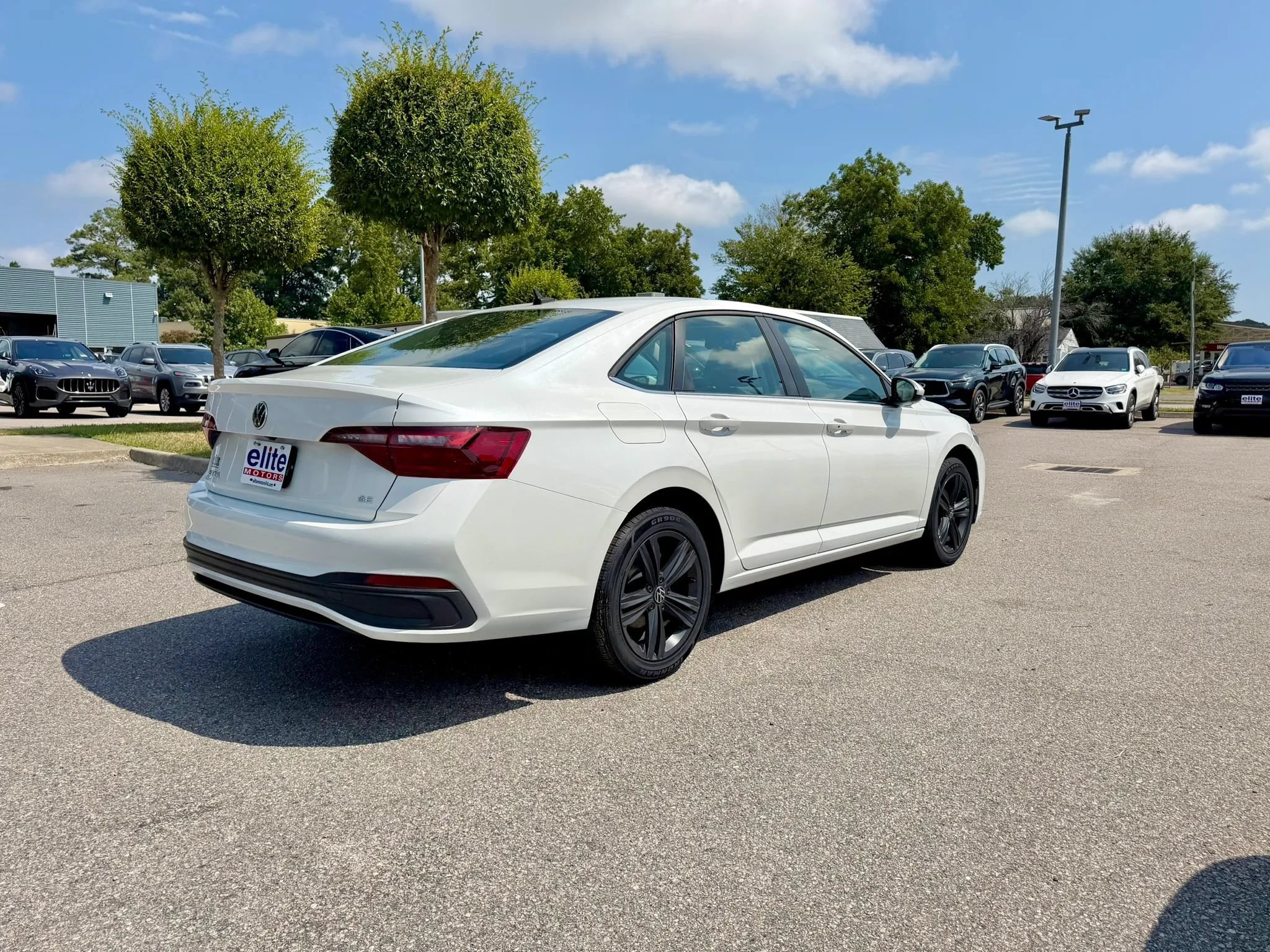 Used 2023 Volkswagen Jetta SE w/ Panoramic Sunroof Package FWD image 7