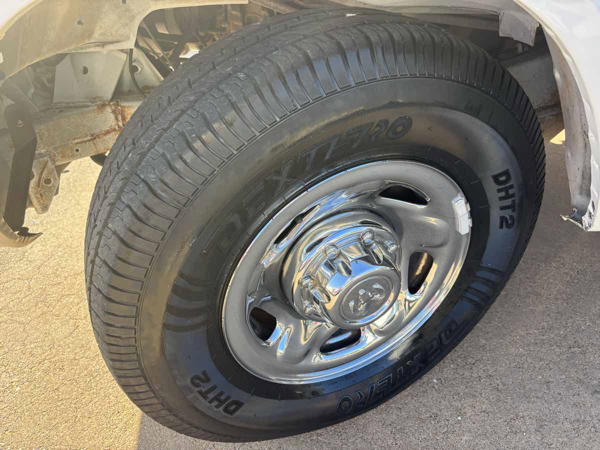 Used 2000 Dodge B3500 image 22