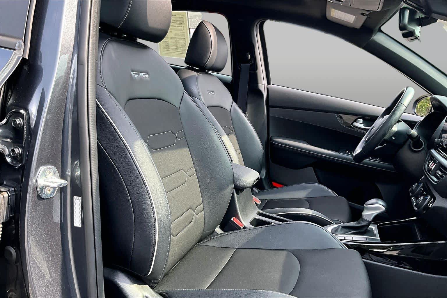 Used 2022 Kia Forte GT-Line w/ GT-Line Premium Package FWD image 9