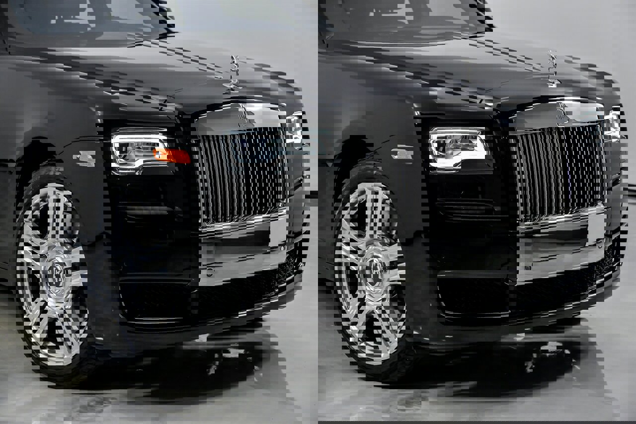 Used 2017 Rolls-Royce Ghost image 3