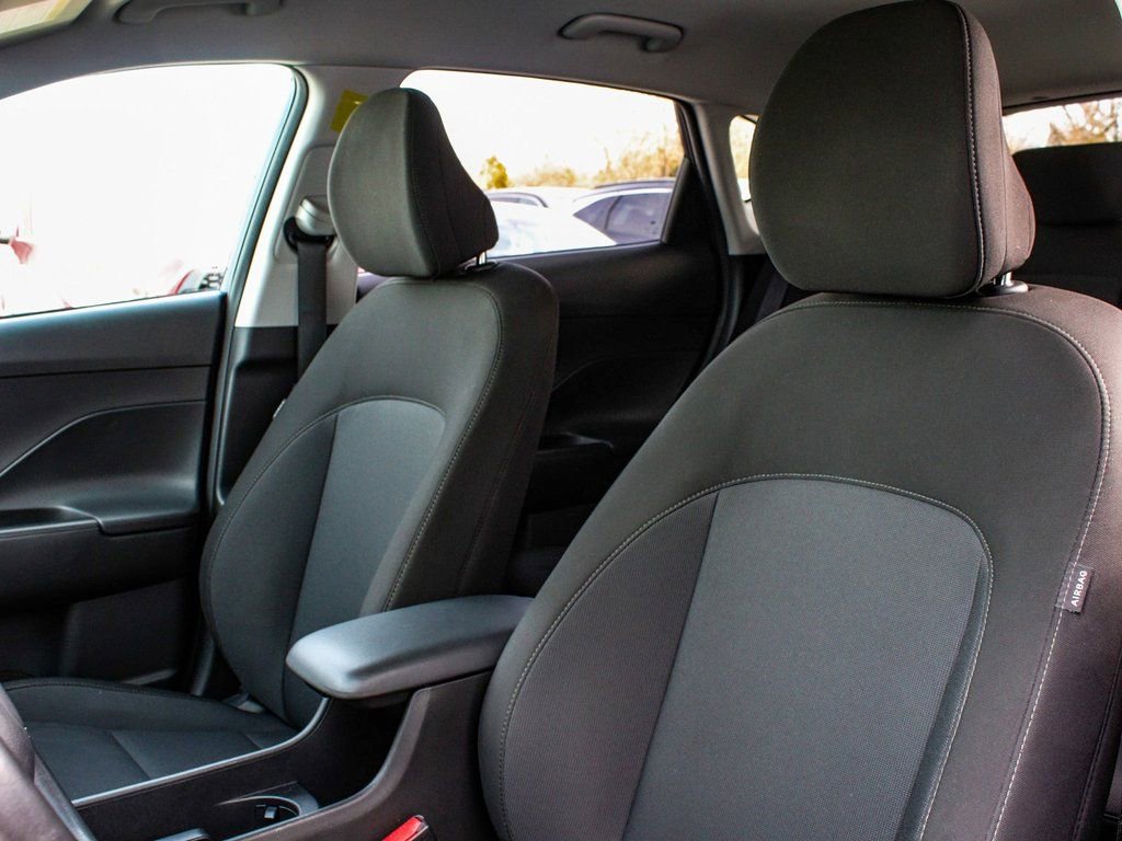 Used 2025 Hyundai Kona SEL image 31