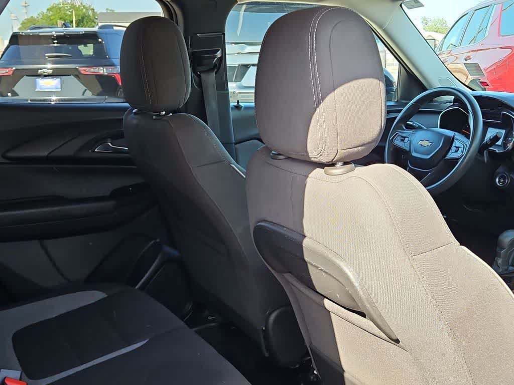Used 2023 Chevrolet TrailBlazer LT w/ Convenience Package AWD/4WD image 17