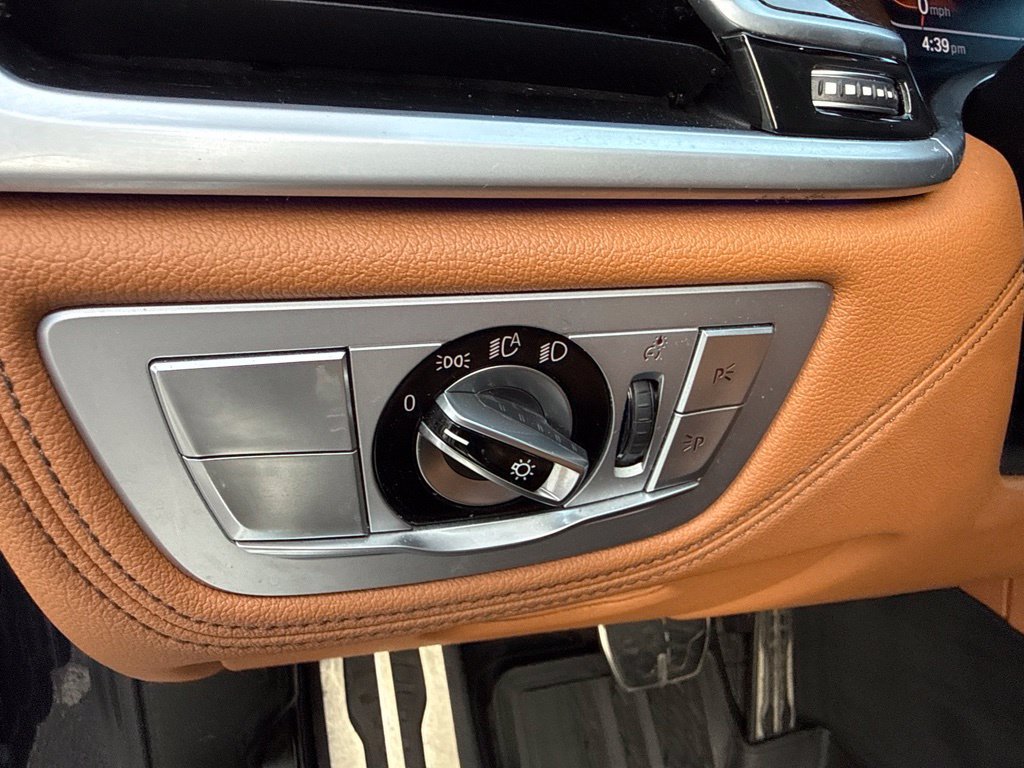Used 2022 BMW 750i xDrive w/ M Sport Package AWD/4WD image 19