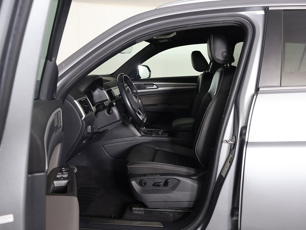 Used 2022 Volkswagen Atlas Cross Sport SEL R-Line image 32