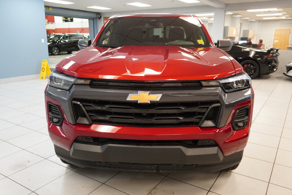 Used 2025 Chevrolet Colorado LT w/ LT Convenience Package AWD/4WD image 15