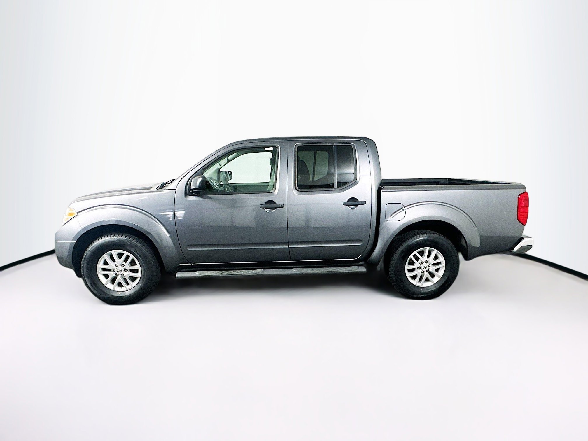 Used 2019 Nissan Frontier SV image 4