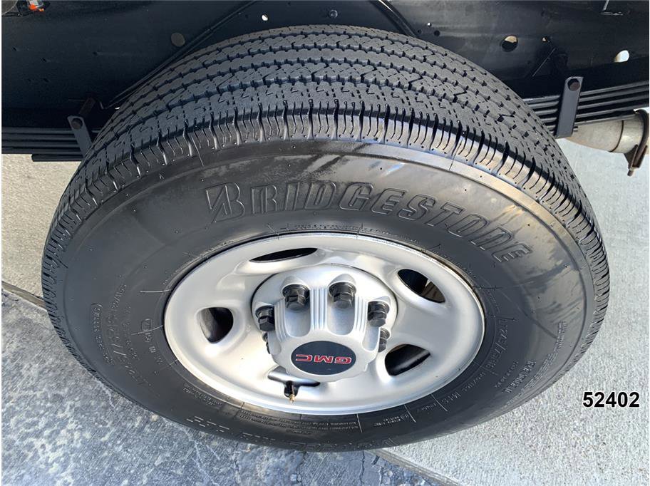 Used 2023 GMC Savana 3500 Cutaway Van w/ Power Convenience Package image 23