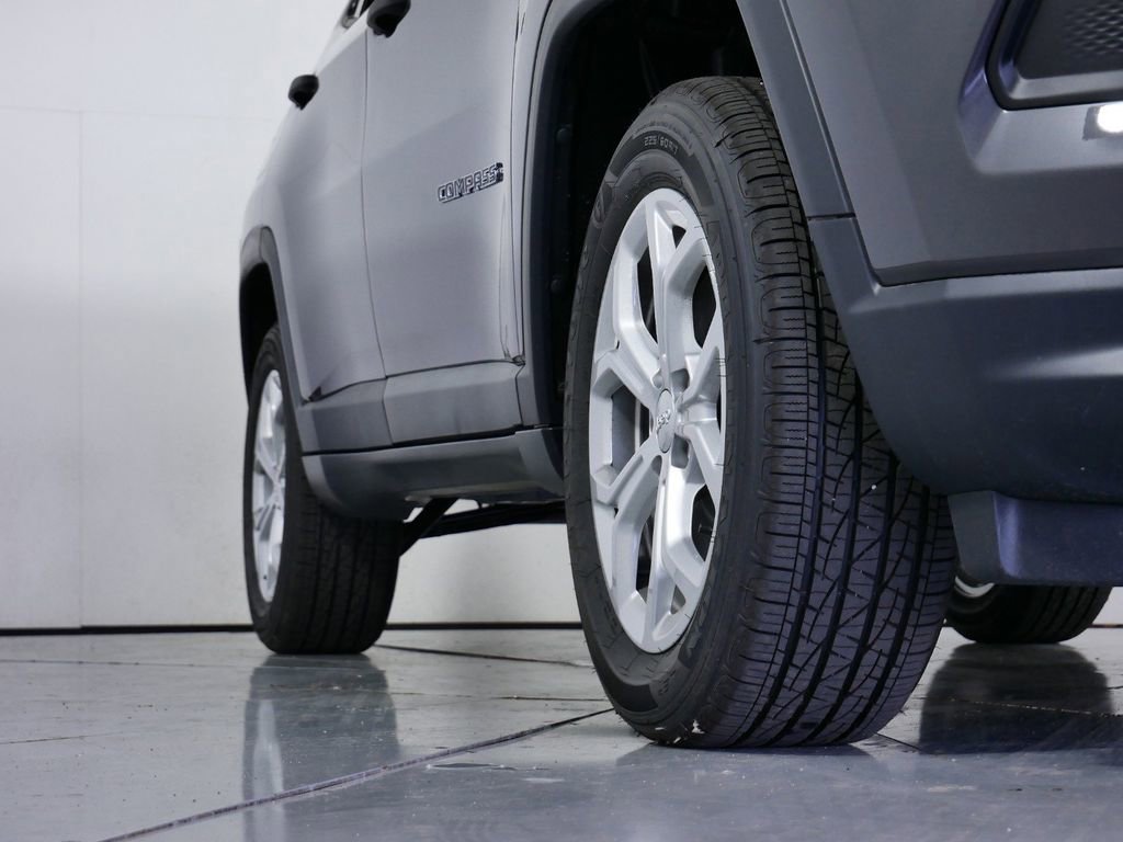 Used 2024 Jeep Compass Sport image 5