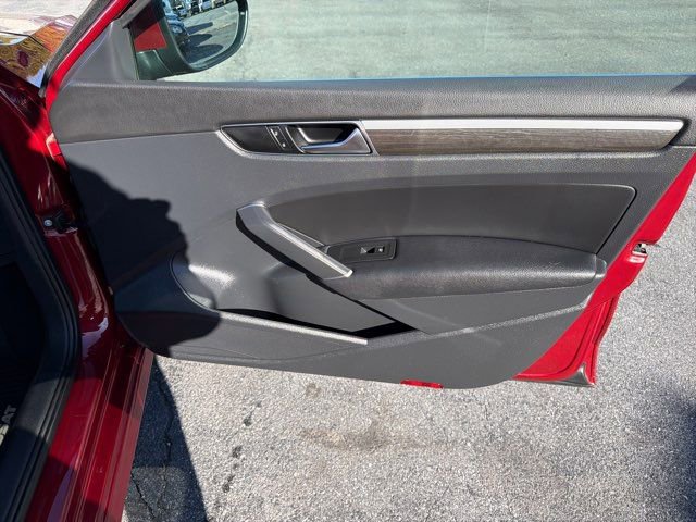 Used 2018 Volkswagen Passat 2.0T SE image 20