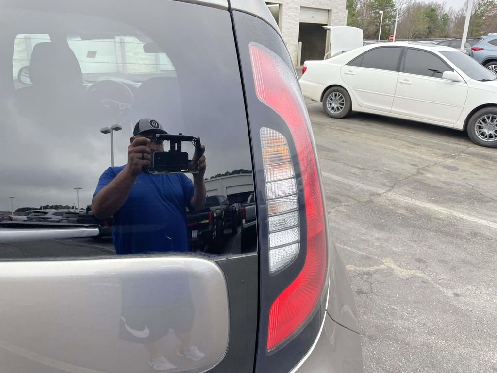 Used 2018 Kia Soul + image 16