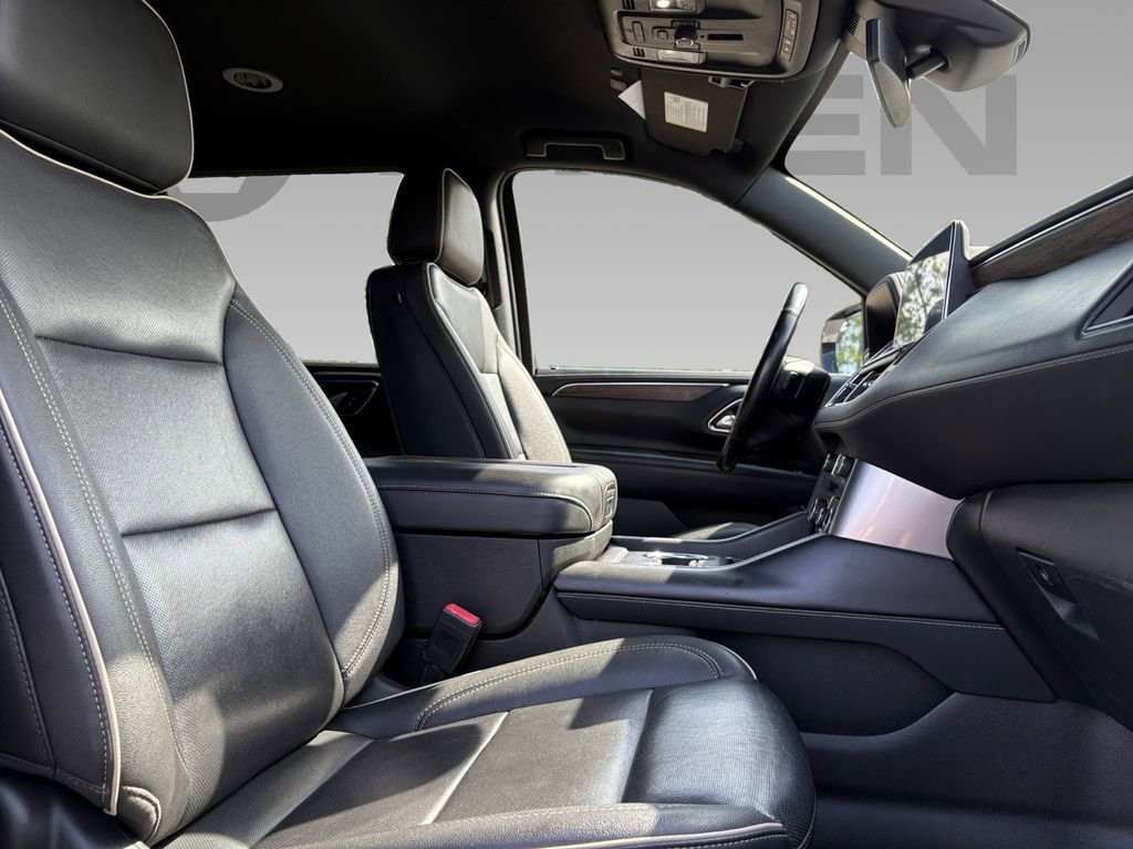 Used 2023 Chevrolet Suburban Premier image 8