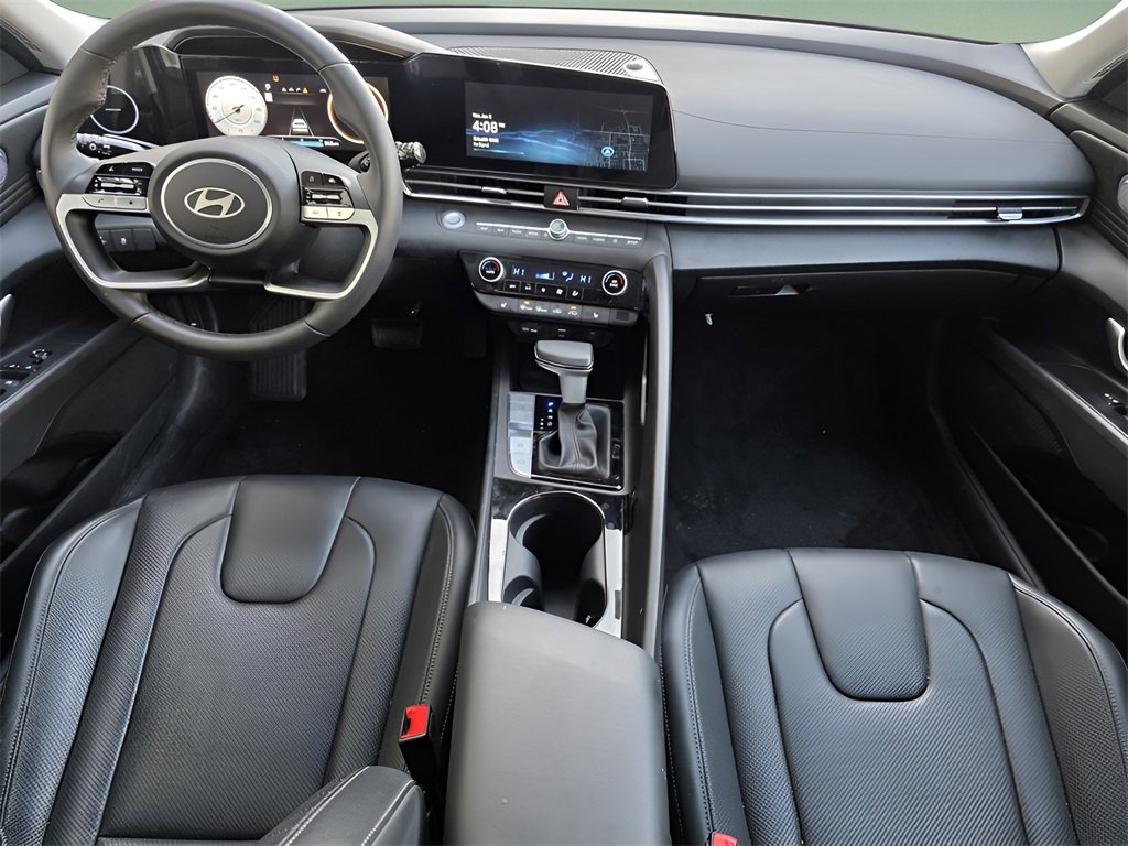 Certified 2025 Hyundai Elantra Limited image 23