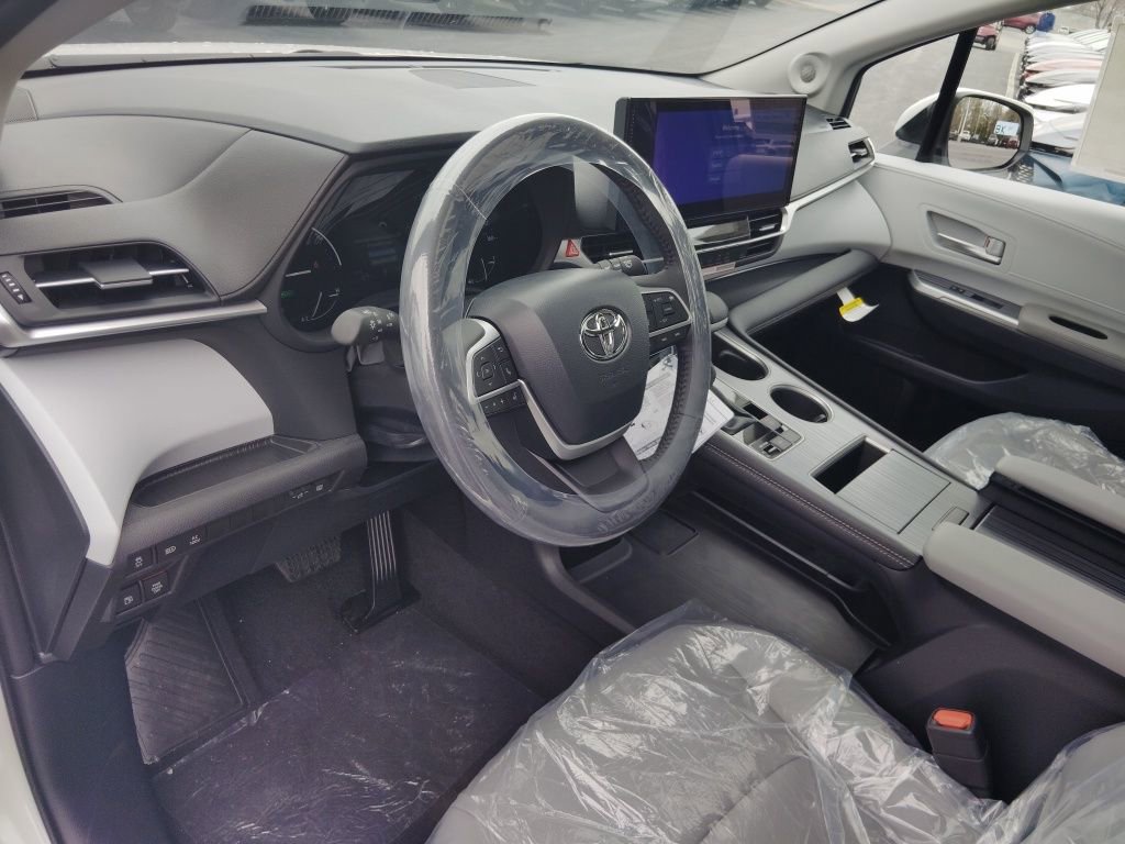 New 2026 Toyota Sienna XLE AWD/4WD image 6