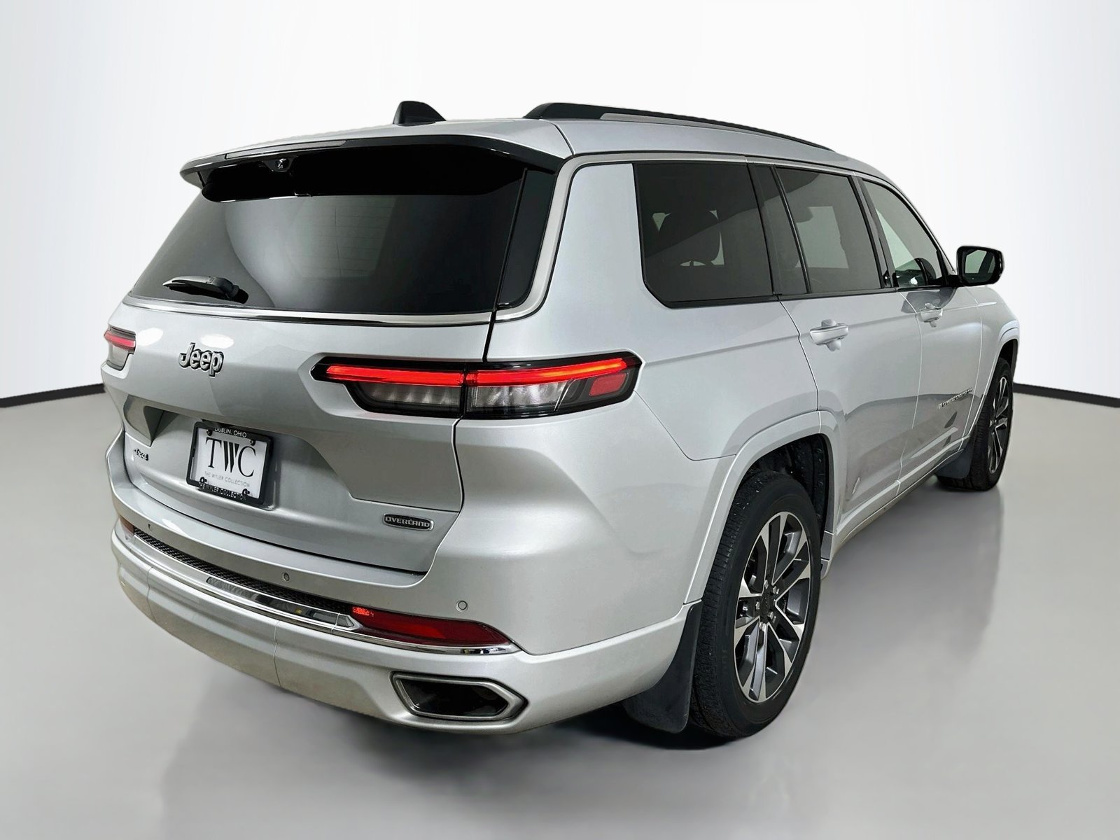 Used 2023 Jeep Grand Cherokee L Overland w/ Advanced Protech Group III AWD/4WD image 5