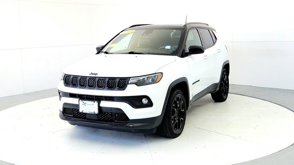Used 2023 Jeep Compass Latitude w/ Sun and Sound Group AWD/4WD image 2