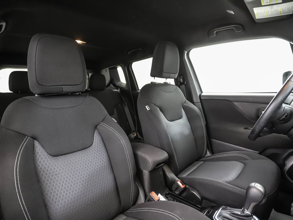 Used 2021 Jeep Renegade Latitude AWD/4WD image 32