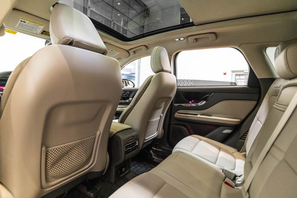 Used 2021 Lincoln Corsair AWD w/ Premium Package image 14