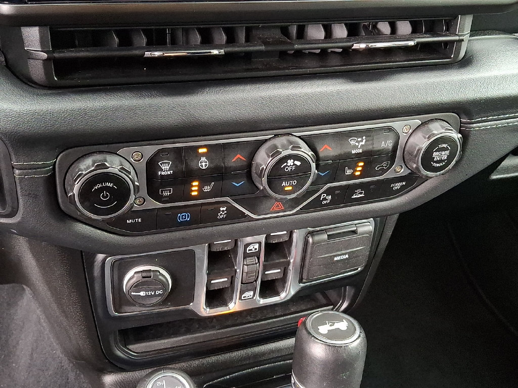 Certified 2024 Jeep Wrangler Unlimited Sahara w/ Technology Group AWD/4WD image 15