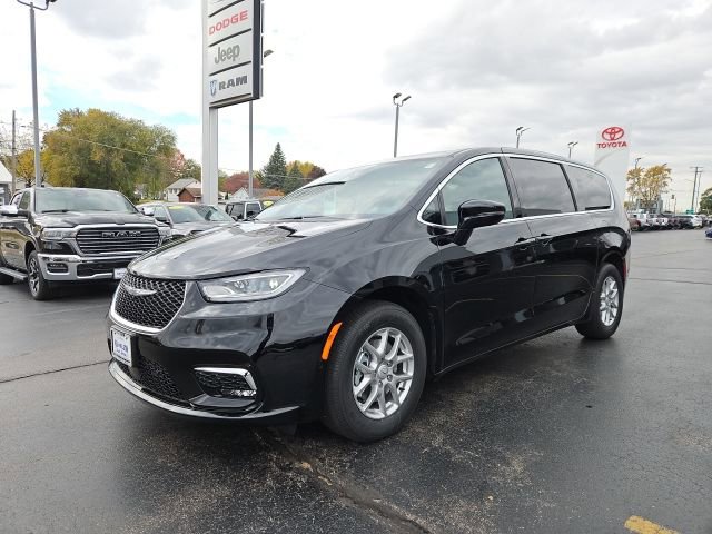 New 2026 Chrysler Pacifica Select FWD image 4