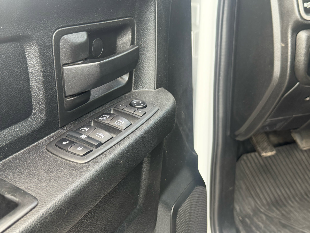 Used 2021 RAM 2500 Tradesman w/ Chrome Appearance Group image 17