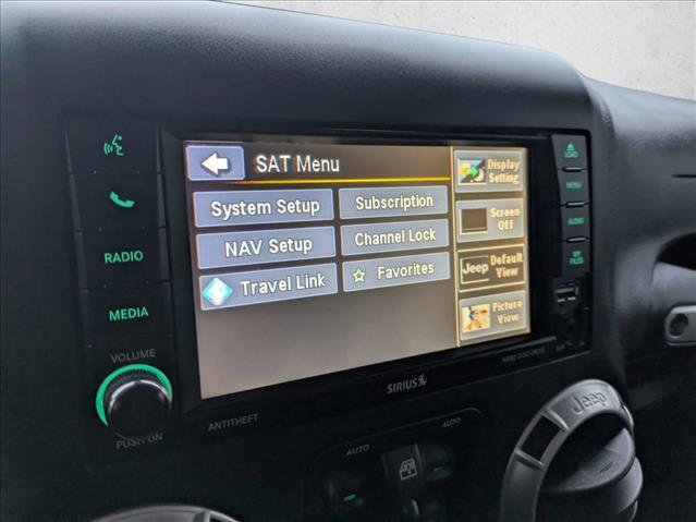 Used 2017 Jeep Wrangler Unlimited Rubicon w/ Connectivity Group AWD/4WD image 12