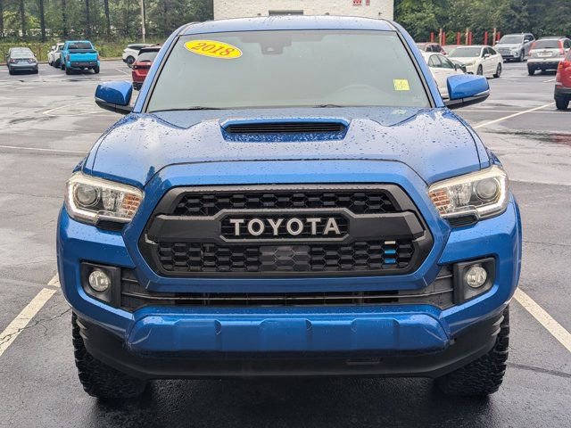 Used 2018 Toyota Tacoma TRD Sport AWD/4WD image 2